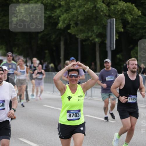 29.06.2025 - hella hamburg halbmarathon Jannik Wohlers http://msf.ph/oto/8312526 29.06.2025 10:38:35 Lombardsbrücke 1232, 1390, 1451, 2524, 2534, 3307, 3745, 3927, 4257, 4320, 4410, 4964, 6062, 6112, 6611, 7263, 7589, 8367, 8457, 8783, 9708, 9974, 9977, 10072, 10554, 10604, 10696, 11059, 12028, 12090, 12092, 12410, 12722, 13060, 13922, 14557, 14558, 14856, 16335, 16388, 16841, 16883, 17313, 18050, 18504 meine-sportfotos.de