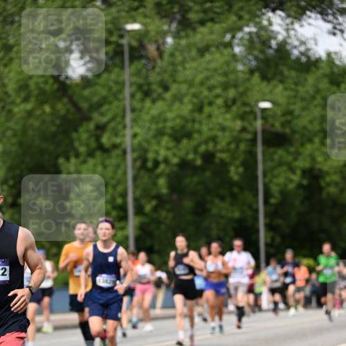 29.06.2025 - hella hamburg halbmarathon Dr. Thomas Lammeyer http://msf.ph/oto/8312528 29.06.2025 10:38:36 Kennedybrücke 1025, 1705, 1787, 2276, 2376, 2464, 2496, 2510, 2511, 2801, 3145, 3420, 3829, 4479, 4540, 4942, 5609, 6034, 6105, 6109, 6574, 6718, 6727, 6843, 7324, 7329, 7644, 8021, 8202, 8282, 8589, 9094, 9379, 9448, 9514, 10007, 10674, 11122, 11245, 11432 meine-sportfotos.de