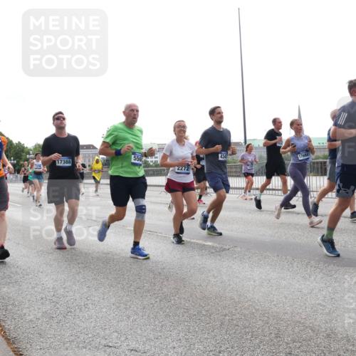29.06.2025 - hella hamburg halbmarathon Lena Gebhardt http://msf.ph/oto/8312559 29.06.2025 10:37:20 Lombardsbrücke 556, 17388, 6192, 1276, 2272, 1434, 4347, 17688, 142, 1901, 1022, 1253, 1276, 1337, 1339, 1488, 1490, 1597, 1819, 1952, 1954, 2016, 2031, 2072, 2104, 2272, 2480, 2486, 2640, 3127, 3165, 3633, 3714, 3895, 4097, 4347, 4733, 5146, 5171, 5186, 5224, 5538, 5560, 5640, 5786, 5790, 5940, 6172, 6359, 6584, 6804, 6821, 6955, 7085, 7124, 7202, 7235, 7544, 7707, 7777, 7823, 8007, 8257, 8258, 8315, 8758, 8811, 8843, 9054, 9055, 9524, 12123, 12472, 12824, 16680 meine-sportfotos.de