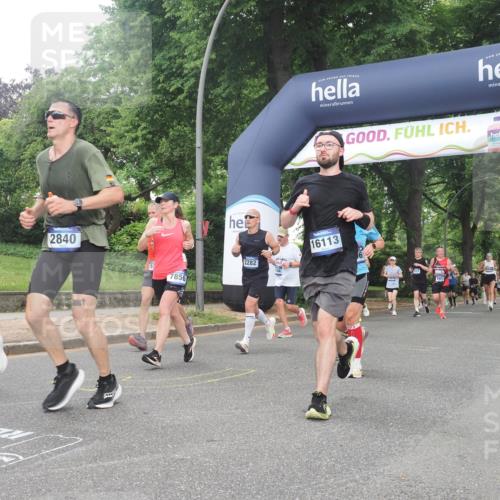 29.06.2025 - hella hamburg halbmarathon KatJ http://msf.ph/oto/8312620 29.06.2025 10:44:53 Zwischen KM18-KM19 1611, 2282, 2806, 2840, 2907, 6104, 6595, 7856 meine-sportfotos.de