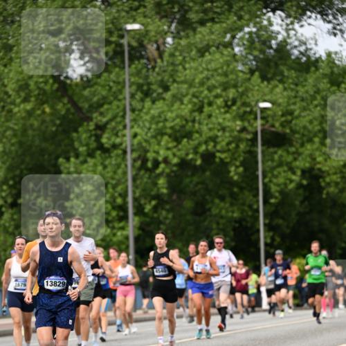 29.06.2025 - hella hamburg halbmarathon Dr. Thomas Lammeyer http://msf.ph/oto/8312621 29.06.2025 10:38:37 Kennedybrücke 1025, 1705, 1787, 2376, 2496, 2510, 2511, 2801, 3145, 3420, 3829, 4479, 4540, 4942, 5609, 6034, 6105, 6109, 6574, 6718, 6727, 6843, 7324, 7329, 7644, 8021, 8202, 8282, 8589, 8965, 9094, 9379, 9448, 9514, 10007, 10674, 11122, 11245, 11432 meine-sportfotos.de