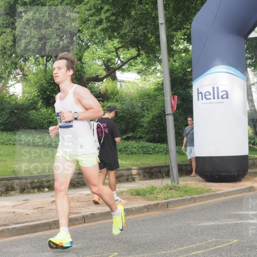 29.06.2025 - hella hamburg halbmarathon KatJ http://msf.ph/oto/8312624 29.06.2025 10:15:28 Zwischen KM18-KM19  meine-sportfotos.de