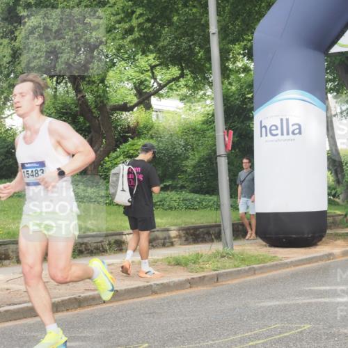 29.06.2025 - hella hamburg halbmarathon KatJ http://msf.ph/oto/8312659 29.06.2025 10:15:28 Zwischen KM18-KM19  meine-sportfotos.de