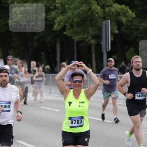 29.06.2025 - hella hamburg halbmarathon Jannik Wohlers http://msf.ph/oto/8312671 29.06.2025 10:38:35 Lombardsbrücke 1232, 1390, 1451, 2524, 2534, 3307, 3745, 3927, 4257, 4320, 4410, 4964, 6062, 6112, 6611, 7263, 7589, 8367, 8457, 8783, 9708, 9974, 9977, 10072, 10554, 10604, 10696, 11059, 12028, 12090, 12092, 12410, 12722, 13060, 13922, 14557, 14558, 14856, 16335, 16388, 16841, 16883, 17313, 18050, 18504 meine-sportfotos.de