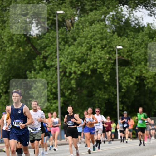 29.06.2025 - hella hamburg halbmarathon Dr. Thomas Lammeyer http://msf.ph/oto/8312676 29.06.2025 10:38:37 Kennedybrücke 1025, 1705, 1787, 2376, 2496, 2510, 2511, 2801, 3145, 3420, 3829, 4479, 4540, 4942, 5609, 6034, 6105, 6109, 6574, 6718, 6727, 6843, 7324, 7329, 7644, 8021, 8202, 8282, 8589, 8965, 9094, 9379, 9448, 9514, 10007, 10674, 11122, 11245, 11432 meine-sportfotos.de