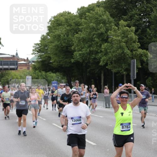 29.06.2025 - hella hamburg halbmarathon Jannik Wohlers http://msf.ph/oto/8312718 29.06.2025 10:38:35 Lombardsbrücke 1232, 1390, 1451, 2524, 2534, 3307, 3745, 3927, 4257, 4320, 4410, 4964, 6062, 6112, 6611, 7263, 7589, 8367, 8457, 8783, 9708, 9974, 9977, 10072, 10554, 10604, 10696, 11059, 12028, 12090, 12092, 12410, 12722, 13060, 13922, 14557, 14558, 14856, 16335, 16388, 16841, 16883, 17313, 18050, 18504 meine-sportfotos.de