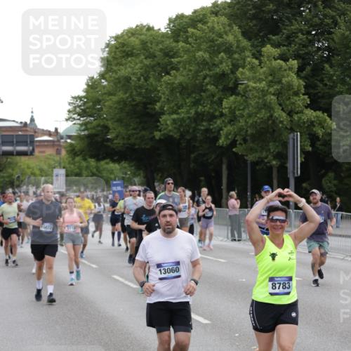 29.06.2025 - hella hamburg halbmarathon Jannik Wohlers http://msf.ph/oto/8312758 29.06.2025 10:38:35 Lombardsbrücke 1232, 1390, 1451, 2524, 2534, 3307, 3745, 3927, 4257, 4320, 4410, 4964, 6062, 6112, 6611, 7263, 7589, 8367, 8457, 8783, 9708, 9974, 9977, 10072, 10554, 10604, 10696, 11059, 12028, 12090, 12092, 12410, 12722, 13060, 13922, 14557, 14558, 14856, 16335, 16388, 16841, 16883, 17313, 18050, 18504 meine-sportfotos.de