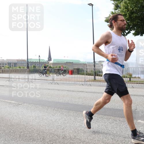 29.06.2025 - hella hamburg halbmarathon Lena Gebhardt http://msf.ph/oto/8312768 29.06.2025 10:12:23 Lombardsbrücke 9254, 1062, 1249, 1610, 1785, 1790, 1850, 2661, 2963, 2964, 3182, 3248, 3262, 3746, 4453, 4499, 4554, 5150, 5166, 5176, 5597, 5598, 6822, 6871, 6966, 7014, 7474, 8971, 9253, 9254, 9405, 9705, 10409, 10581, 10685, 11509, 11525, 11537, 11581, 12456, 13171, 13542, 13566, 13816, 14060, 14196, 14313, 14540, 14863, 14868, 15137, 15369, 16379, 16473, 16976, 18178, 18261, 18395, 18429, 18493, 18655 meine-sportfotos.de