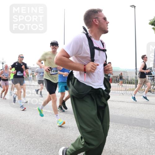 29.06.2025 - hella hamburg halbmarathon Lena Gebhardt http://msf.ph/oto/8312779 29.06.2025 10:22:08 Lombardsbrücke 14168, 061, 14035, 15324, 9807, 10710, 1003, 1158, 1187, 1191, 1250, 1294, 1419, 1598, 1668, 1958, 1963, 2009, 2022, 2063, 2172, 2315, 2351, 2353, 2514, 2529, 2744, 3050, 3108, 3172, 3458, 3606, 3768, 3910, 3946, 3995, 4046, 4113, 4114, 4131, 4289, 4366, 4375, 4376, 4556, 4559, 4829, 4970, 5079, 5641, 5838, 6030, 6048, 6049, 6303, 6307, 6347, 6475, 6676, 6805, 6820, 6881, 6977, 7075, 7162, 7612, 7672, 7794, 8431, 8715, 8855, 8860, 8884, 8954, 8959, 9002, 9062 meine-sportfotos.de