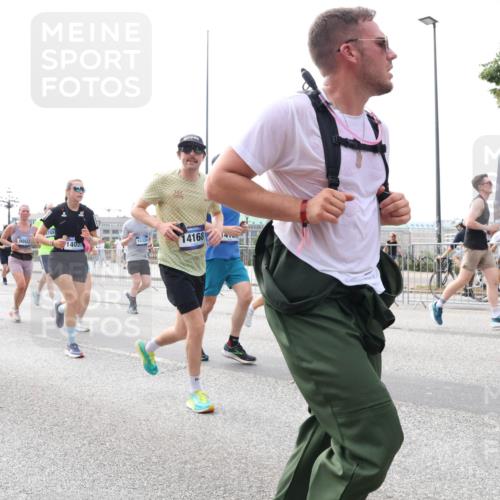 29.06.2025 - hella hamburg halbmarathon Lena Gebhardt http://msf.ph/oto/8312798 29.06.2025 10:22:08 Lombardsbrücke 14061, 10710, 9807, 788, 140, 15324, 14168, 1003, 1158, 1187, 1191, 1250, 1294, 1419, 1598, 1668, 1958, 1963, 2009, 2022, 2063, 2172, 2315, 2351, 2353, 2514, 2529, 2744, 3050, 3108, 3172, 3458, 3606, 3768, 3910, 3946, 3995, 4046, 4113, 4114, 4131, 4289, 4366, 4375, 4376, 4556, 4559, 4829, 4970, 5079, 5641, 5838, 6030, 6048, 6049, 6303, 6307, 6347, 6475, 6676, 6805, 6820, 6881, 6977, 7075, 7162, 7612, 7672, 7794, 8431, 8715, 8855, 8860, 8884, 8954, 8959, 9002, 9062 meine-sportfotos.de