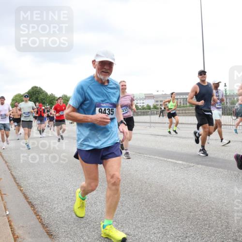 29.06.2025 - hella hamburg halbmarathon Lena Gebhardt http://msf.ph/oto/8312814 29.06.2025 10:56:37 Lombardsbrücke 12543, 1047, 9435, 237, 709, 1047, 1113, 1738, 2095, 2143, 2307, 2887, 2915, 2932, 2991, 3257, 3348, 3418, 3438, 3516, 3517, 3520, 3614, 3675, 3676, 3953, 3987, 4083, 4094, 4118, 4773, 5237, 5438, 5580, 5589, 5693, 5757, 5911, 5944, 6348, 6349, 6690, 6968, 7025, 7028, 7090, 7307, 7381, 7711, 8108, 8150, 8517, 8606, 8766, 8939, 8943, 9172, 9210, 9383, 9435, 9606, 9910, 9948, 9953, 10555, 10569, 10571, 10740, 10784, 10987 meine-sportfotos.de