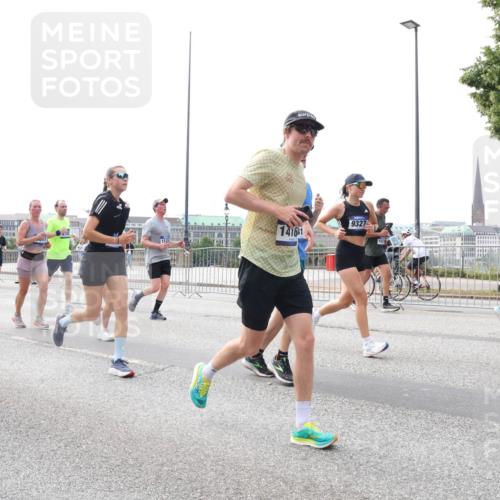 29.06.2025 - hella hamburg halbmarathon Lena Gebhardt http://msf.ph/oto/8312831 29.06.2025 10:22:08 Lombardsbrücke 032, 14061, 10710, 9327, 14161, 1003, 1158, 1187, 1191, 1250, 1294, 1419, 1598, 1668, 1958, 1963, 2009, 2022, 2063, 2172, 2315, 2351, 2353, 2514, 2529, 2744, 3050, 3108, 3172, 3458, 3606, 3768, 3910, 3946, 3995, 4046, 4113, 4114, 4131, 4289, 4366, 4375, 4376, 4556, 4559, 4829, 4970, 5079, 5641, 5838, 6030, 6048, 6049, 6303, 6307, 6347, 6475, 6676, 6805, 6820, 6881, 6977, 7075, 7162, 7612, 7672, 7794, 8431, 8715, 8855, 8860, 8884, 8954, 8959, 9002, 9062 meine-sportfotos.de