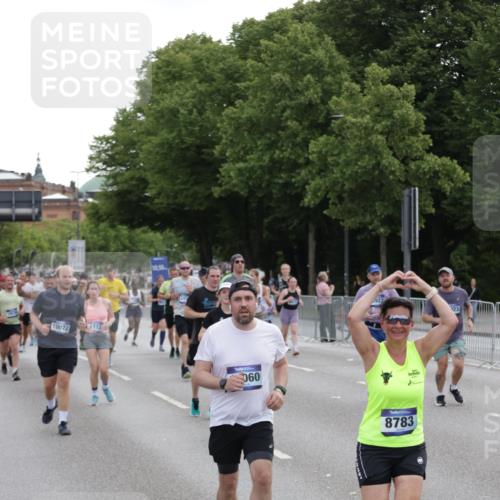 29.06.2025 - hella hamburg halbmarathon Jannik Wohlers http://msf.ph/oto/8312835 29.06.2025 10:38:36 Lombardsbrücke 1232, 1390, 1451, 2524, 2534, 2571, 2998, 3307, 3745, 4257, 4320, 4410, 4964, 6062, 6112, 6611, 7263, 7589, 7815, 8457, 8783, 9708, 9974, 9977, 10072, 10315, 10554, 10604, 10696, 11059, 12028, 12090, 12092, 12410, 12722, 12745, 13060, 13922, 14557, 14558, 14856, 16335, 16388, 16841, 16883, 17313, 18504 meine-sportfotos.de