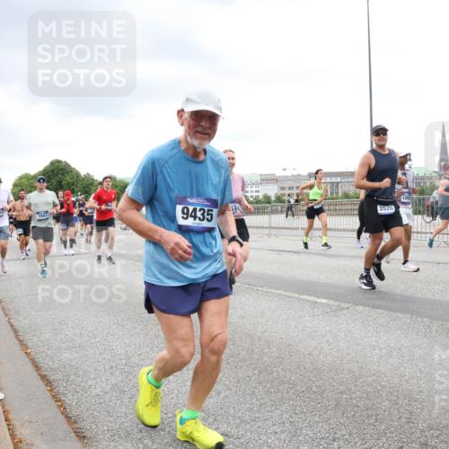 29.06.2025 - hella hamburg halbmarathon Lena Gebhardt http://msf.ph/oto/8312842 29.06.2025 10:56:37 Lombardsbrücke 12543, 1047, 9435, 3520, 109, 709, 1047, 1113, 1738, 2095, 2143, 2307, 2887, 2915, 2932, 2991, 3257, 3348, 3418, 3438, 3516, 3517, 3520, 3614, 3675, 3676, 3953, 3987, 4083, 4094, 4118, 4773, 5237, 5438, 5580, 5589, 5693, 5757, 5911, 5944, 6348, 6349, 6690, 6968, 7025, 7028, 7090, 7307, 7381, 7711, 8108, 8150, 8517, 8606, 8766, 8939, 8943, 9172, 9210, 9383, 9435, 9606, 9910, 9948, 9953, 10555, 10569, 10571, 10740, 10784, 10987 meine-sportfotos.de