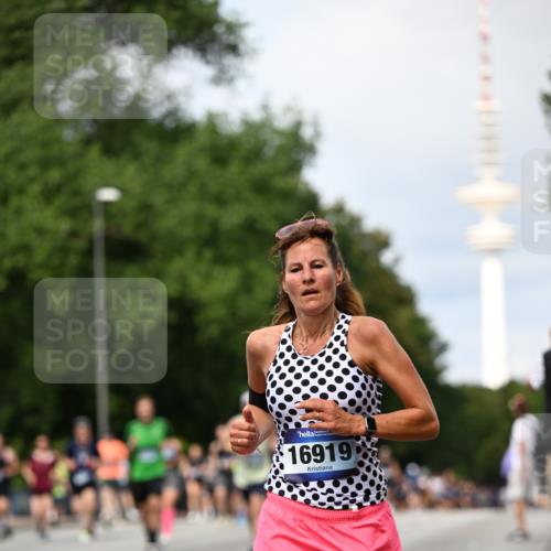 29.06.2025 - hella hamburg halbmarathon Dr. Thomas Lammeyer http://msf.ph/oto/8312856 29.06.2025 10:38:39 Kennedybrücke 1025, 1705, 1787, 2376, 2496, 2510, 2511, 2801, 3145, 3420, 3829, 4479, 4540, 4942, 5609, 6034, 6105, 6109, 6718, 6727, 6843, 7324, 7329, 7644, 8021, 8202, 8589, 8965, 9094, 9379, 9448, 9514, 10674, 11122, 11245, 11432 meine-sportfotos.de
