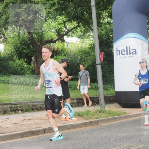 29.06.2025 - hella hamburg halbmarathon KatJ http://msf.ph/oto/8312885 29.06.2025 10:15:30 Zwischen KM18-KM19 1271 meine-sportfotos.de