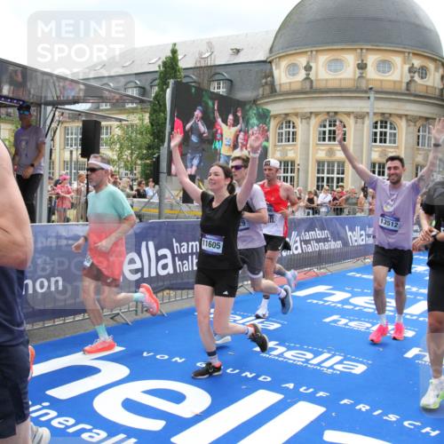 29.06.2025 - hella hamburg halbmarathon Michael Strokosch http://msf.ph/oto/8312901 29.06.2025 10:58:49 Ziel 1319, 2488, 2656, 2840, 5277, 5675, 6720, 8929, 10268, 10539, 10943, 11605, 11846, 13512, 13880, 14266, 14902, 14965, 15197, 16189, 17405, 17630, 17839, 18232, 18587, 18954 meine-sportfotos.de