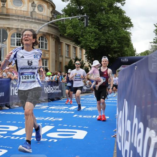 29.06.2025 - hella hamburg halbmarathon Strokosch-Dieckow http://msf.ph/oto/8312915 29.06.2025 10:57:21 Ziel 2417, 2676, 3435, 5926, 6272, 6281, 6302, 8393, 8585, 9450, 9577, 9727, 9934, 10383, 11590, 12014, 12144, 12590, 13394, 13664, 15229, 15695, 16093, 16625, 16830, 17160, 17758, 17779, 17828, 17848 meine-sportfotos.de