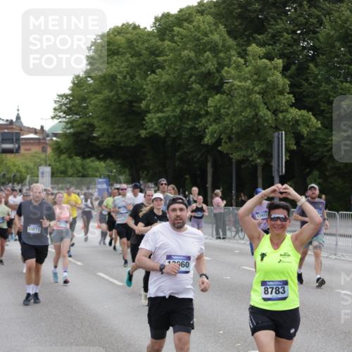 29.06.2025 - hella hamburg halbmarathon Jannik Wohlers http://msf.ph/oto/8312921 29.06.2025 10:38:36 Lombardsbrücke 1232, 1390, 1451, 2524, 2534, 2571, 2998, 3307, 3745, 4257, 4320, 4410, 4964, 6062, 6112, 6611, 7263, 7589, 7815, 8457, 8783, 9708, 9974, 9977, 10072, 10315, 10554, 10604, 10696, 11059, 12028, 12090, 12092, 12410, 12722, 12745, 13060, 13922, 14557, 14558, 14856, 16335, 16388, 16841, 16883, 17313, 18504 meine-sportfotos.de