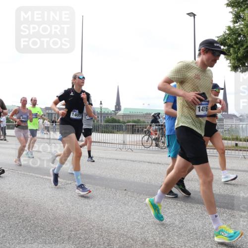 29.06.2025 - hella hamburg halbmarathon Lena Gebhardt http://msf.ph/oto/8312933 29.06.2025 10:22:09 Lombardsbrücke 17932, 140, 15, 3788, 9807, 10710, 1416, 1003, 1158, 1187, 1191, 1250, 1294, 1419, 1598, 1668, 1958, 1963, 2009, 2022, 2063, 2172, 2315, 2351, 2353, 2514, 2529, 2744, 3050, 3108, 3172, 3458, 3606, 3768, 3910, 3946, 3995, 4046, 4113, 4114, 4131, 4289, 4366, 4375, 4376, 4556, 4559, 4829, 4970, 5079, 5641, 5838, 6030, 6048, 6049, 6303, 6307, 6347, 6475, 6676, 6805, 6820, 6881, 6977, 7075, 7162, 7672, 7794, 8431, 8511, 8715, 8855, 8860, 8884, 8954, 8959, 9002, 9062 meine-sportfotos.de