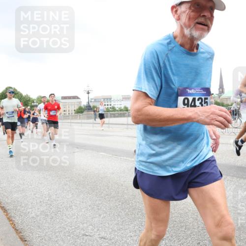 29.06.2025 - hella hamburg halbmarathon Lena Gebhardt http://msf.ph/oto/8312941 29.06.2025 10:56:37 Lombardsbrücke 12543, 1047, 9435, 10, 520, 1047, 1113, 1738, 2095, 2143, 2307, 2887, 2915, 2932, 2991, 3257, 3348, 3418, 3438, 3516, 3517, 3520, 3614, 3675, 3676, 3953, 3987, 4083, 4094, 4118, 4773, 5237, 5438, 5580, 5589, 5693, 5757, 5911, 5944, 6348, 6349, 6690, 6968, 7025, 7028, 7090, 7307, 7381, 7711, 8108, 8150, 8517, 8606, 8766, 8939, 8943, 9172, 9210, 9383, 9435, 9606, 9910, 9948, 9953, 10555, 10569, 10571, 10740, 10784, 10987 meine-sportfotos.de