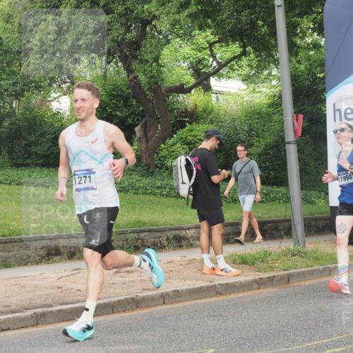 29.06.2025 - hella hamburg halbmarathon KatJ http://msf.ph/oto/8312955 29.06.2025 10:15:30 Zwischen KM18-KM19 1271 meine-sportfotos.de