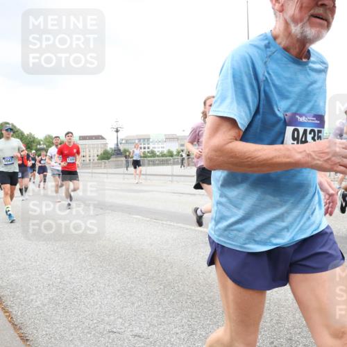 29.06.2025 - hella hamburg halbmarathon Lena Gebhardt http://msf.ph/oto/8312977 29.06.2025 10:56:38 Lombardsbrücke 12543, 1047, 130, 9435, 09, 1047, 1113, 1738, 2143, 2307, 2887, 2915, 2932, 2991, 3257, 3348, 3387, 3418, 3438, 3516, 3517, 3520, 3614, 3675, 3676, 3953, 3987, 4083, 4094, 4118, 4773, 5237, 5438, 5580, 5589, 5693, 5757, 5911, 5944, 6348, 6349, 6690, 6968, 7025, 7028, 7090, 7307, 7381, 7711, 8108, 8150, 8517, 8606, 8766, 8939, 8943, 9172, 9210, 9383, 9435, 9606, 9910, 9948, 9953, 10555, 10569, 10571, 10740, 10784, 10987 meine-sportfotos.de