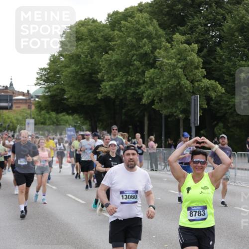 29.06.2025 - hella hamburg halbmarathon Jannik Wohlers http://msf.ph/oto/8312992 29.06.2025 10:38:36 Lombardsbrücke 1232, 1390, 1451, 2524, 2534, 2571, 2998, 3307, 3745, 4257, 4320, 4410, 4964, 6062, 6112, 6611, 7263, 7589, 7815, 8457, 8783, 9708, 9974, 9977, 10072, 10315, 10554, 10604, 10696, 11059, 12028, 12090, 12092, 12410, 12722, 12745, 13060, 13922, 14557, 14558, 14856, 16335, 16388, 16841, 16883, 17313, 18504 meine-sportfotos.de