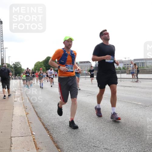 29.06.2025 - hella hamburg halbmarathon Lena Gebhardt http://msf.ph/oto/8313015 29.06.2025 10:37:20 Lombardsbrücke 6192, 388, 13783, 1022, 1253, 1276, 1337, 1339, 1488, 1490, 1597, 1819, 1952, 1954, 2016, 2031, 2072, 2104, 2272, 2480, 2486, 2640, 3127, 3165, 3633, 3714, 3895, 4097, 4347, 4733, 5146, 5171, 5186, 5224, 5538, 5560, 5640, 5786, 5790, 5940, 6172, 6359, 6584, 6804, 6821, 6955, 7085, 7124, 7202, 7235, 7544, 7707, 7777, 7823, 8007, 8257, 8258, 8315, 8758, 8811, 8843, 9054, 9055, 9524, 12123, 12472, 12824, 16680 meine-sportfotos.de