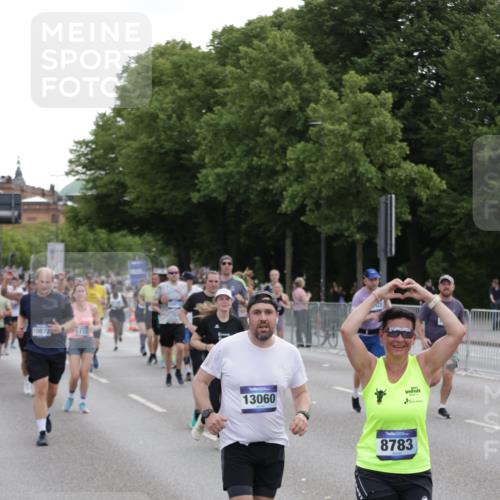 29.06.2025 - hella hamburg halbmarathon Jannik Wohlers http://msf.ph/oto/8313029 29.06.2025 10:38:36 Lombardsbrücke 1232, 1390, 1451, 2524, 2534, 2571, 2998, 3307, 3745, 4257, 4320, 4410, 4964, 6062, 6112, 6611, 7263, 7589, 7815, 8457, 8783, 9708, 9974, 9977, 10072, 10315, 10554, 10604, 10696, 11059, 12028, 12090, 12092, 12410, 12722, 12745, 13060, 13922, 14557, 14558, 14856, 16335, 16388, 16841, 16883, 17313, 18504 meine-sportfotos.de