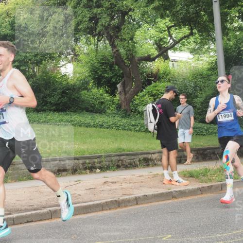 29.06.2025 - hella hamburg halbmarathon KatJ http://msf.ph/oto/8313049 29.06.2025 10:15:30 Zwischen KM18-KM19 1271 meine-sportfotos.de