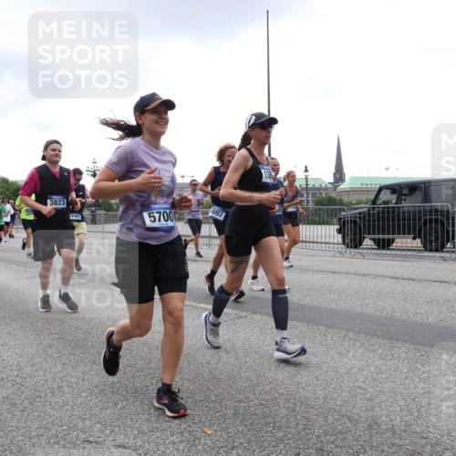 29.06.2025 - hella hamburg halbmarathon Lena Gebhardt http://msf.ph/oto/8313052 29.06.2025 10:47:02 Lombardsbrücke 8684, 3823, 8486, 5700, 9092, 136, 1073, 1185, 1286, 1363, 1371, 1375, 1463, 1593, 1607, 1704, 1720, 1961, 1999, 2162, 2211, 2320, 2327, 2537, 2555, 2556, 2665, 2981, 3277, 3406, 3407, 3734, 3823, 4184, 4202, 4239, 4296, 4342, 4355, 4483, 4604, 4806, 5111, 5114, 5700, 5796, 5953, 6485, 6496, 6740, 6879, 7073, 7412, 7430, 7431, 7631, 7827, 8105, 8131, 8477, 8486, 8553, 8684, 8706, 8967, 9691, 10230, 13969, 14261, 15852, 16882, 16987 meine-sportfotos.de