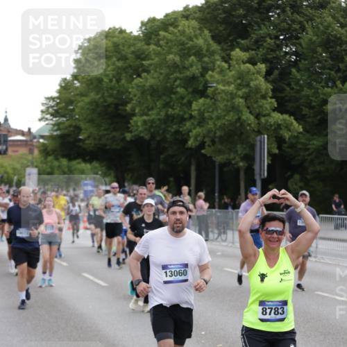 29.06.2025 - hella hamburg halbmarathon Jannik Wohlers http://msf.ph/oto/8313058 29.06.2025 10:38:36 Lombardsbrücke 1232, 1390, 1451, 2524, 2534, 2571, 2998, 3307, 3745, 4257, 4320, 4410, 4964, 6062, 6112, 6611, 7263, 7589, 7815, 8457, 8783, 9708, 9974, 9977, 10072, 10315, 10554, 10604, 10696, 11059, 12028, 12090, 12092, 12410, 12722, 12745, 13060, 13922, 14557, 14558, 14856, 16335, 16388, 16841, 16883, 17313, 18504 meine-sportfotos.de