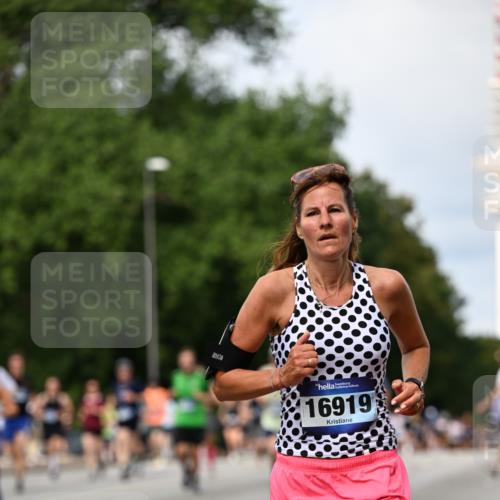 29.06.2025 - hella hamburg halbmarathon Dr. Thomas Lammeyer http://msf.ph/oto/8313069 29.06.2025 10:38:39 Kennedybrücke 1025, 1705, 1787, 2376, 2496, 2510, 2511, 2801, 3145, 3420, 3829, 4479, 4540, 4942, 5609, 6034, 6105, 6109, 6718, 6727, 6843, 7324, 7329, 7644, 8021, 8202, 8589, 8965, 9094, 9379, 9448, 9514, 10674, 11122, 11245, 11432 meine-sportfotos.de