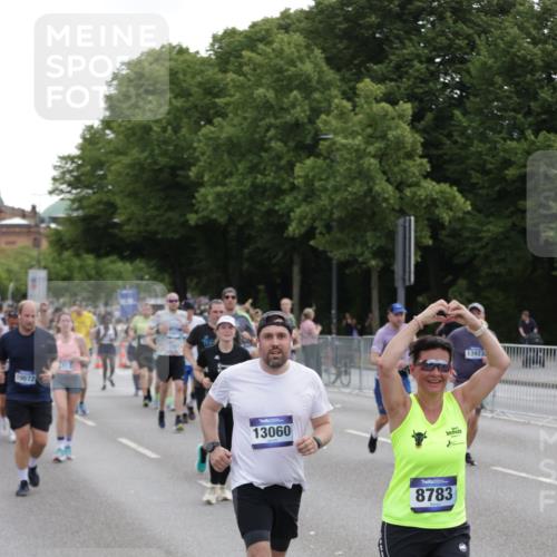 29.06.2025 - hella hamburg halbmarathon Jannik Wohlers http://msf.ph/oto/8313074 29.06.2025 10:38:36 Lombardsbrücke 1232, 1390, 1451, 2524, 2534, 2571, 2998, 3307, 3745, 4257, 4320, 4410, 4964, 6062, 6112, 6611, 7263, 7589, 7815, 8457, 8783, 9708, 9974, 9977, 10072, 10315, 10554, 10604, 10696, 11059, 12028, 12090, 12092, 12410, 12722, 12745, 13060, 13922, 14557, 14558, 14856, 16335, 16388, 16841, 16883, 17313, 18504 meine-sportfotos.de