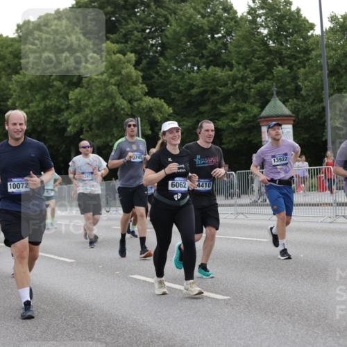 29.06.2025 - hella hamburg halbmarathon Jannik Wohlers http://msf.ph/oto/8313100 29.06.2025 10:38:39 Lombardsbrücke 1232, 1390, 1451, 1760, 2524, 2534, 2571, 2574, 2893, 2998, 3307, 3745, 4257, 4320, 4410, 4964, 6062, 6112, 6611, 7589, 7815, 8457, 8783, 9446, 9708, 9974, 9977, 10001, 10072, 10315, 10554, 10604, 10696, 11201, 12090, 12092, 12410, 12722, 12745, 13060, 13922, 14557, 14558, 14856, 16335, 16388, 16841, 16883, 17313 meine-sportfotos.de