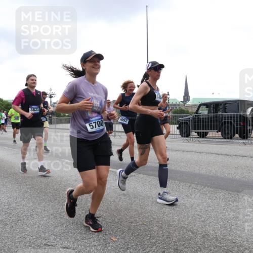 29.06.2025 - hella hamburg halbmarathon Lena Gebhardt http://msf.ph/oto/8313125 29.06.2025 10:47:02 Lombardsbrücke 13757, 8684, 3823, 5700, 9092, 1073, 1185, 1286, 1363, 1371, 1375, 1463, 1593, 1607, 1704, 1720, 1961, 1999, 2162, 2211, 2320, 2327, 2537, 2555, 2556, 2665, 2981, 3277, 3406, 3407, 3734, 3823, 4184, 4202, 4239, 4296, 4342, 4355, 4483, 4604, 4806, 5111, 5114, 5700, 5796, 5953, 6485, 6496, 6740, 6879, 7073, 7412, 7430, 7431, 7631, 7827, 8105, 8131, 8477, 8486, 8553, 8684, 8706, 8967, 9691, 10230, 13969, 14261, 15852, 16882, 16987 meine-sportfotos.de