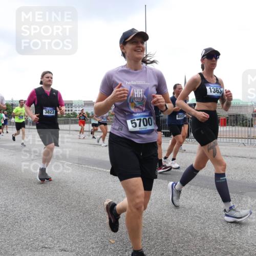 29.06.2025 - hella hamburg halbmarathon Lena Gebhardt http://msf.ph/oto/8313181 29.06.2025 10:47:02 Lombardsbrücke 13757, 8684, 3823, 5700, 8553, 1363, 1073, 1185, 1286, 1363, 1371, 1375, 1463, 1593, 1607, 1704, 1720, 1961, 1999, 2162, 2211, 2320, 2327, 2537, 2555, 2556, 2665, 2981, 3277, 3406, 3407, 3734, 3823, 4184, 4202, 4239, 4296, 4342, 4355, 4483, 4604, 4806, 5111, 5114, 5700, 5796, 5953, 6485, 6496, 6740, 6879, 7073, 7412, 7430, 7431, 7631, 7827, 8105, 8131, 8477, 8486, 8553, 8684, 8706, 8967, 9691, 10230, 13969, 14261, 15852, 16882, 16987 meine-sportfotos.de