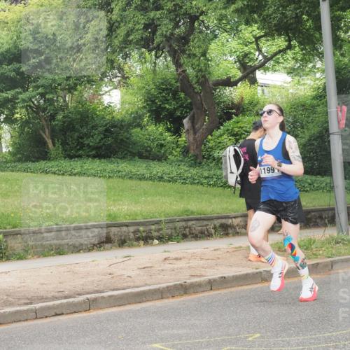29.06.2025 - hella hamburg halbmarathon KatJ http://msf.ph/oto/8313183 29.06.2025 10:15:31 Zwischen KM18-KM19 1271 meine-sportfotos.de
