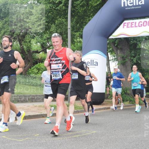 29.06.2025 - hella hamburg halbmarathon KatJ http://msf.ph/oto/8313187 29.06.2025 10:44:57 Zwischen KM18-KM19 2282, 2806, 2840, 2907, 3251, 4088, 5341, 6104, 7856 meine-sportfotos.de