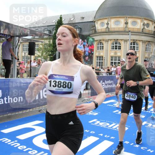 29.06.2025 - hella hamburg halbmarathon Michael Strokosch http://msf.ph/oto/8313266 29.06.2025 10:58:52 Ziel 2159, 2488, 2840, 3859, 4833, 5277, 5675, 5885, 6720, 8807, 8929, 10268, 10539, 12734, 13512, 13880, 14266, 14673, 14902, 14965, 17405, 17630, 17839, 18232, 18954 meine-sportfotos.de