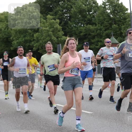 29.06.2025 - hella hamburg halbmarathon Jannik Wohlers http://msf.ph/oto/8313284 29.06.2025 10:38:41 Lombardsbrücke 1451, 1760, 2524, 2534, 2571, 2574, 2893, 2998, 3307, 3745, 4257, 4320, 4410, 4964, 6062, 6112, 6611, 7341, 7506, 7589, 7815, 8457, 8783, 9420, 9446, 9974, 9977, 10001, 10072, 10315, 10516, 10696, 11201, 12090, 12092, 12410, 12745, 13060, 13922, 14557, 14558, 14856, 14956, 15262, 15765, 16335, 16388, 16841, 16883, 17313, 17368 meine-sportfotos.de
