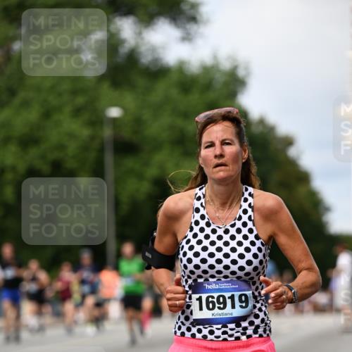 29.06.2025 - hella hamburg halbmarathon Dr. Thomas Lammeyer http://msf.ph/oto/8313305 29.06.2025 10:38:39 Kennedybrücke 1025, 1705, 1787, 2376, 2496, 2510, 2511, 2801, 3145, 3420, 3829, 4479, 4540, 4942, 5609, 6034, 6105, 6109, 6718, 6727, 6843, 7324, 7329, 7644, 8021, 8202, 8589, 8965, 9094, 9379, 9448, 9514, 10674, 11122, 11245, 11432 meine-sportfotos.de
