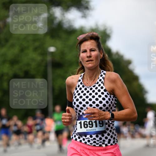 29.06.2025 - hella hamburg halbmarathon Dr. Thomas Lammeyer http://msf.ph/oto/8313373 29.06.2025 10:38:39 Kennedybrücke 1025, 1705, 1787, 2376, 2496, 2510, 2511, 2801, 3145, 3420, 3829, 4479, 4540, 4942, 5609, 6034, 6105, 6109, 6718, 6727, 6843, 7324, 7329, 7644, 8021, 8202, 8589, 8965, 9094, 9379, 9448, 9514, 10674, 11122, 11245, 11432 meine-sportfotos.de