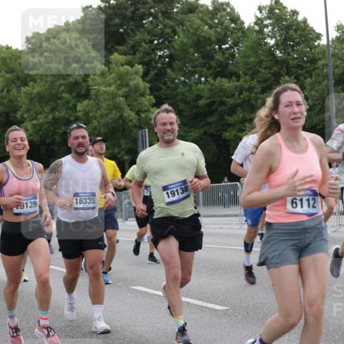 29.06.2025 - hella hamburg halbmarathon Jannik Wohlers http://msf.ph/oto/8313389 29.06.2025 10:38:42 Lombardsbrücke 1451, 1760, 2524, 2534, 2571, 2574, 2893, 2998, 3307, 3745, 4257, 4320, 4410, 4523, 4659, 6062, 6112, 6611, 7341, 7506, 7589, 7815, 8243, 8457, 8783, 9420, 9446, 9974, 9977, 10001, 10072, 10315, 10516, 10696, 11201, 12090, 12092, 12410, 12745, 13060, 13922, 14856, 14956, 15262, 15765, 16335, 16388, 16841, 16883, 17313, 17368 meine-sportfotos.de