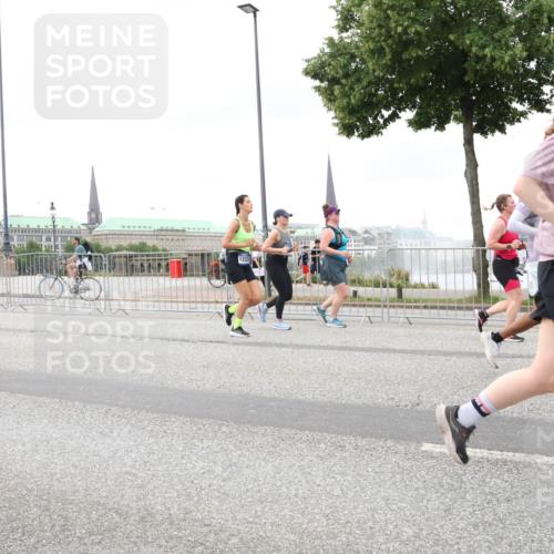 29.06.2025 - hella hamburg halbmarathon Lena Gebhardt http://msf.ph/oto/8313410 29.06.2025 10:56:39 Lombardsbrücke 12221, 5237, 1047, 1113, 2143, 2307, 2887, 2915, 2932, 2991, 3257, 3348, 3387, 3418, 3438, 3516, 3517, 3520, 3614, 3675, 3676, 3953, 3987, 4083, 4094, 4118, 4773, 5237, 5438, 5580, 5589, 5693, 5757, 5911, 5944, 6348, 6349, 6690, 7025, 7028, 7090, 7307, 7381, 7711, 8108, 8150, 8197, 8517, 8606, 8766, 8939, 8943, 9172, 9210, 9383, 9435, 9606, 9910, 9948, 9953, 10555, 10569, 10571, 10740, 10784 meine-sportfotos.de