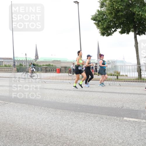 29.06.2025 - hella hamburg halbmarathon Lena Gebhardt http://msf.ph/oto/8313433 29.06.2025 10:56:39 Lombardsbrücke 13096, 1222, 1047, 1113, 2143, 2307, 2887, 2915, 2932, 2991, 3257, 3348, 3387, 3418, 3438, 3516, 3517, 3520, 3614, 3675, 3676, 3953, 3987, 4083, 4094, 4118, 4773, 5237, 5438, 5580, 5589, 5693, 5757, 5911, 5944, 6348, 6349, 6690, 7025, 7028, 7090, 7307, 7381, 7711, 8108, 8150, 8197, 8517, 8606, 8766, 8939, 8943, 9172, 9210, 9383, 9435, 9606, 9910, 9948, 9953, 10555, 10569, 10571, 10740, 10784 meine-sportfotos.de