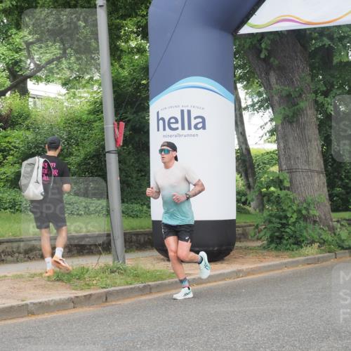 29.06.2025 - hella hamburg halbmarathon KatJ http://msf.ph/oto/8313447 29.06.2025 10:15:37 Zwischen KM18-KM19 1271 meine-sportfotos.de