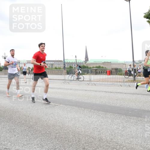 29.06.2025 - hella hamburg halbmarathon Lena Gebhardt http://msf.ph/oto/8313462 29.06.2025 10:56:39 Lombardsbrücke 108, 1047, 11204, 1047, 1113, 2143, 2307, 2887, 2915, 2932, 2991, 3257, 3348, 3387, 3418, 3438, 3516, 3517, 3520, 3614, 3675, 3676, 3953, 3987, 4083, 4094, 4118, 4773, 5237, 5438, 5580, 5589, 5693, 5757, 5911, 5944, 6348, 6349, 6690, 7025, 7028, 7090, 7307, 7381, 7711, 8108, 8150, 8197, 8517, 8606, 8766, 8939, 8943, 9172, 9210, 9383, 9435, 9606, 9910, 9948, 9953, 10555, 10569, 10571, 10740, 10784 meine-sportfotos.de