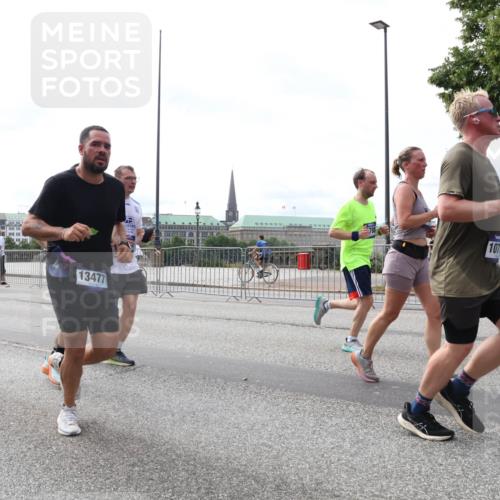 29.06.2025 - hella hamburg halbmarathon Lena Gebhardt http://msf.ph/oto/8313489 29.06.2025 10:22:10 Lombardsbrücke 16154, 13477, 1003, 1158, 1187, 1191, 1250, 1294, 1419, 1598, 1668, 1958, 1963, 2009, 2022, 2063, 2172, 2315, 2351, 2353, 2514, 2529, 2744, 3050, 3108, 3172, 3458, 3606, 3768, 3910, 3946, 3995, 4046, 4113, 4114, 4131, 4289, 4366, 4375, 4376, 4556, 4559, 4829, 4970, 5079, 5641, 5838, 6030, 6048, 6049, 6303, 6307, 6347, 6475, 6676, 6805, 6820, 6881, 6977, 7075, 7162, 7672, 7794, 8431, 8511, 8715, 8855, 8860, 8884, 8954, 8959, 9002, 9062 meine-sportfotos.de